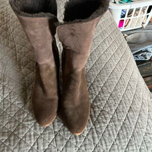Brown suede Ugg booties